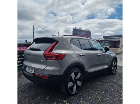 2023 Volvo XC40  €34,950 thumbnail