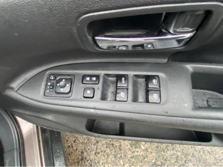 2016 Mitsubishi Outlander 2.3 DSL  4WD 6 SPEED 7 SEATER  TINY  KMS  FULL  SERVICE HISTORY €15,950 thumbnail