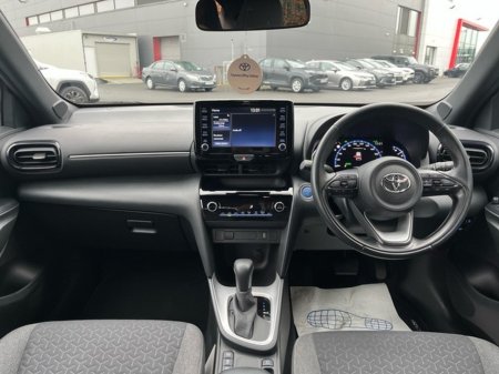 2024 Toyota Yaris Cross YARIS CROSS LUNA SPORT €30,950 thumbnail