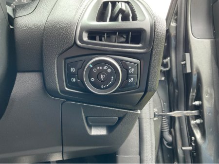 2017 Ford Focus - thumbnail 19