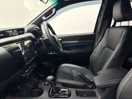 2026 Toyota Hilux Hilux 2.8 MHEV Invincible €49,972 thumbnail