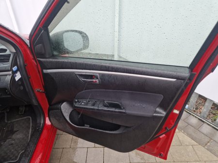 2013 Suzuki Swift 1.2 AUTO €7,495 thumbnail