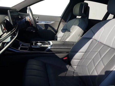 2025 BMW 7 Series - thumbnail 7