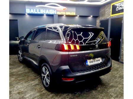 2023 Peugeot 5008 - thumbnail 5