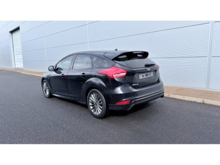 2017 Ford Focus - thumbnail 3