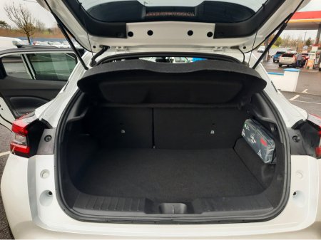 2025 Nissan Juke 1.6 HYB SV PREMIUM MY24.1 €32,950 thumbnail