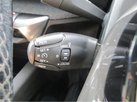 2018 Peugeot 5008 - thumbnail 17