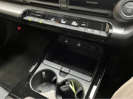 2025 Toyota Prius - thumbnail 16