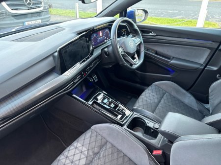 2023 Volkswagen Golf R-LINE 1.5 TSI MHEV 1 130HP €29,950 thumbnail