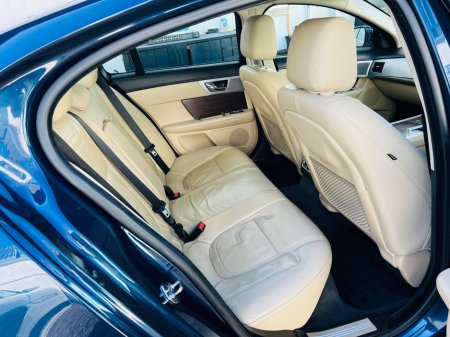 2013 Jaguar XF - thumbnail 8