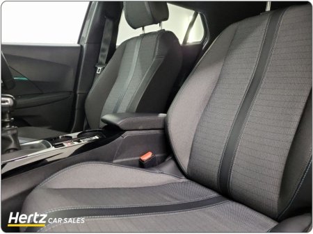 2023 Peugeot 2008 - thumbnail 5