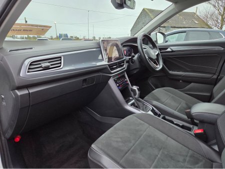 2023 Volkswagen T-Roc 2.0 Diesel Automatic €31,950 thumbnail