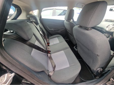 2011 Ford Fiesta - thumbnail 28