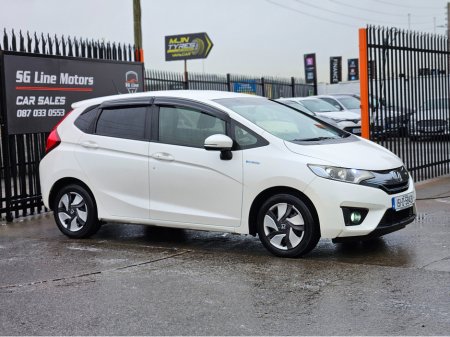 2015 Honda Fit DAA-GP5 HYBRID 5DR AUTO €9,950 thumbnail