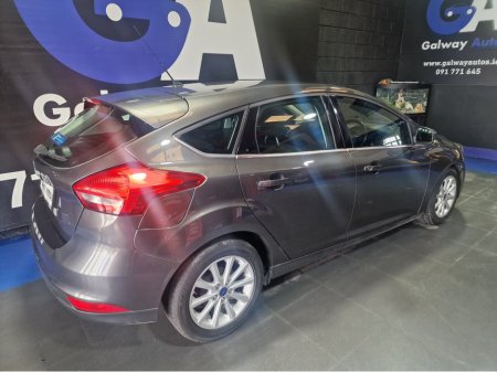 2017 Ford Focus - thumbnail 7