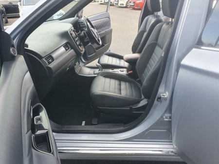 2017 Mitsubishi Outlander - thumbnail 9