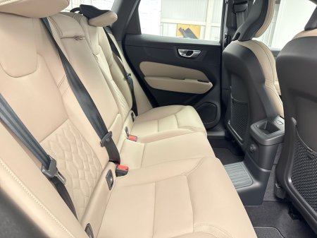 2026 Volvo XC60 - thumbnail 10