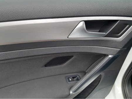 2017 Volkswagen Golf - thumbnail 24