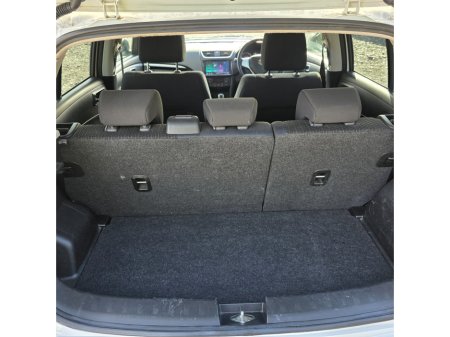 2016 Suzuki Swift - thumbnail 13