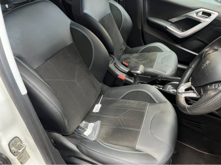 2020 Peugeot 2008 2020 PEUGEOT 2008 CROSSCITY 1.2 AUTOMATIC / CRUISE CONTROL / REVERSE CAMERA / HEATED SEATS / APPLE CARPLAY thumbnail