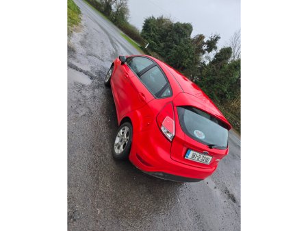 2016 Ford Fiesta - thumbnail 6