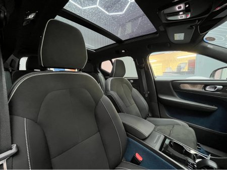 2023 Volvo XC40 - thumbnail 12