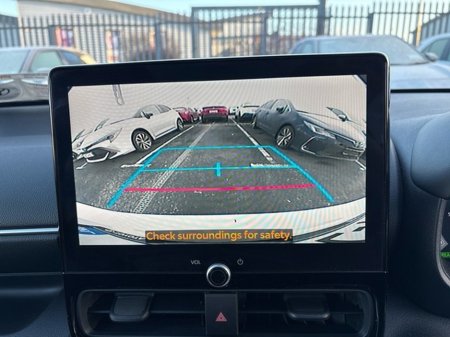 2025 Toyota Yaris HYBRID PLATINUM €31,950 thumbnail