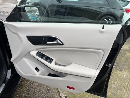 2017 Mercedes-Benz CLA Class 180 1.6 PETROL MANUAL //FULL LEATHER//LOW MILES// €16,950 thumbnail
