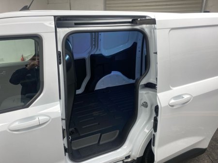 2026 Ford Courier - thumbnail 22