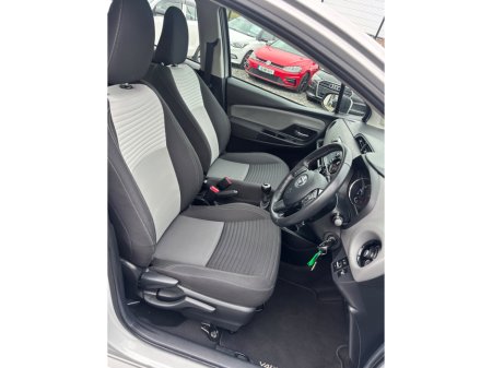 2018 Toyota Yaris - thumbnail 24