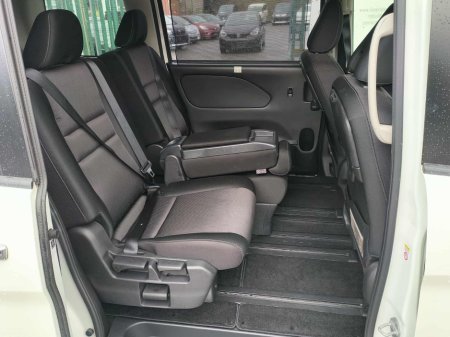 2017 Nissan Serena - thumbnail 15