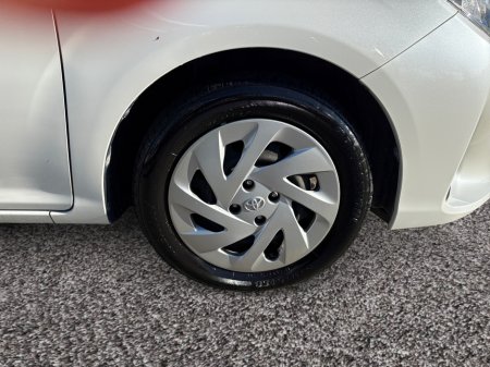 2018 Toyota Corolla - thumbnail 16