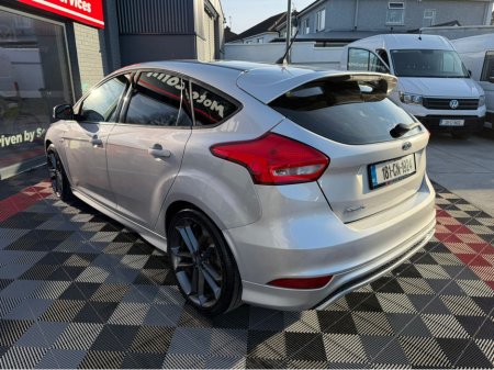 2018 Ford Focus - thumbnail 19