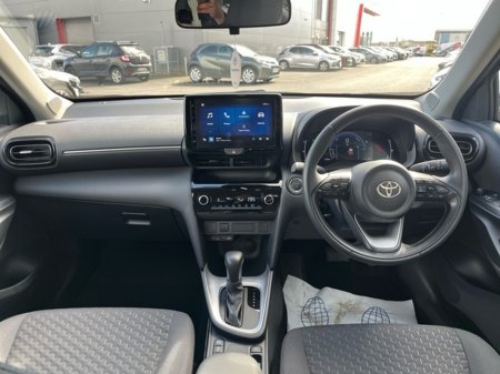 2025 Toyota Yaris Cross - thumbnail 8