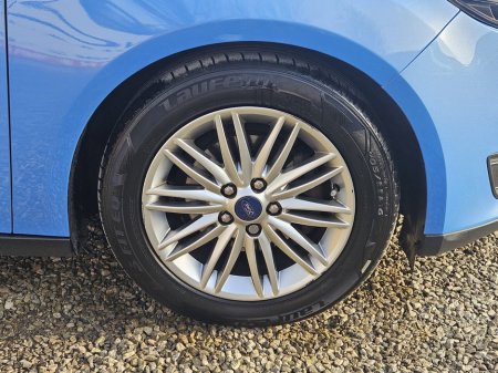 2017 Ford Focus - thumbnail 7