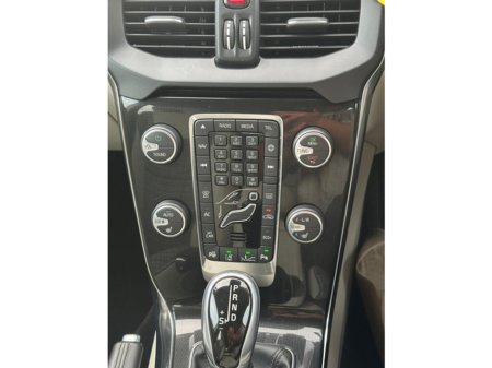 2016 Volvo V40 Cross Country 2.0L Diesel Automatic (9040) €13,495 thumbnail