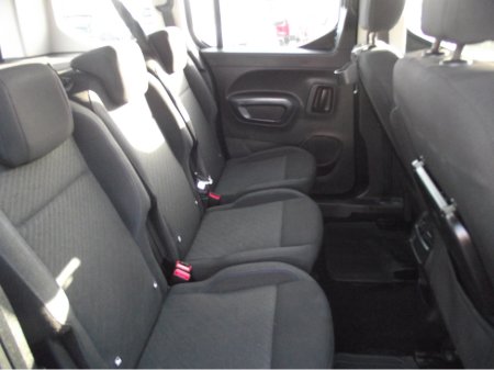 2019 Peugeot Rifter ALLURE 1.5 HDI 100PS 5DR MPV €17,950 thumbnail