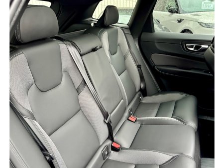 2025 Volvo XC60 - thumbnail 11