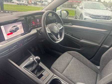 2023 Volkswagen Golf 2.0 TDI 115HP Life €24,975 thumbnail