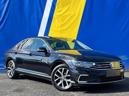 2022 Volkswagen Passat GTE 1.4 HYBRID AUTO // LEATHER HEATED SEATS // APPLE CARPLAY/ANDROID AUTO // MULTIFUNCTIONAL GTE FLAT BOTTOM STEERING WHEEL €26,900