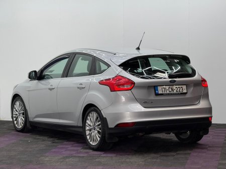 2017 Ford Focus - view 4