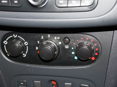 2016 Dacia Sandero - thumbnail 17