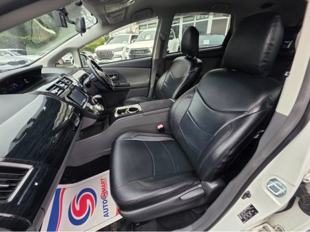 2014 Toyota Prius Alpha (7 Seater) - SELF CHARGING HYBRID -ALLOYS - REVERSE CAMERA - SIMI DEALER - LOW ROAD TAX BAND €14,450 thumbnail