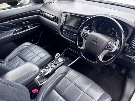 2017 Mitsubishi Outlander 2.0 GX5HS PHEV 200BHP // PAN SUNROOF // HIGH SPEC €13,995 thumbnail
