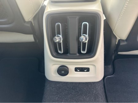 2021 Volvo XC40 T5 PHEV INSCRIPTION 5DR A AUTO thumbnail