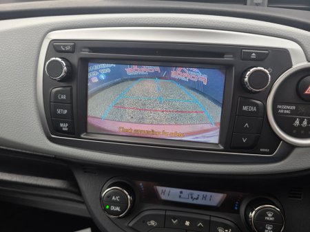 2014 Toyota Yaris Hybrid Luxury €11,950 thumbnail