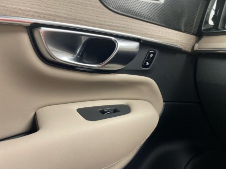 2025 Volvo XC90 - thumbnail 12