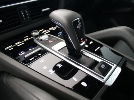 2023 Porsche Cayenne E-Hybrid Platinum Edition €77,000 thumbnail