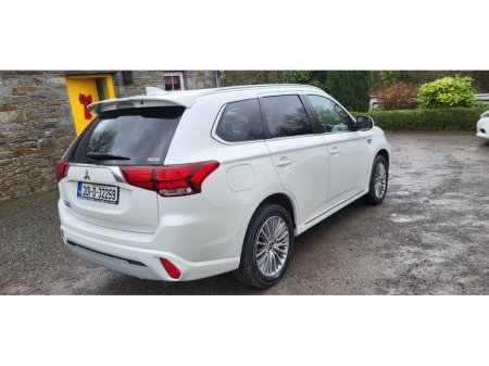 2020 Mitsubishi Outlander 2.4 DYNAMICS PHEV 221 €23,500