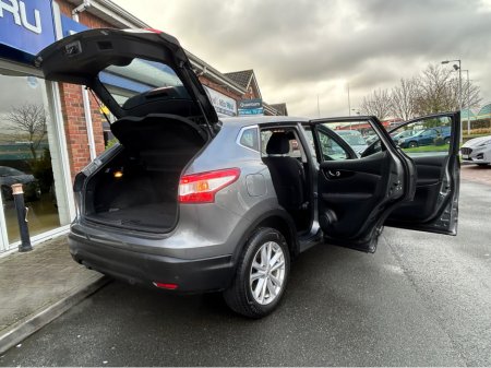 2017 Nissan Qashqai 1.2 Automatic - NCT & Tax - Low Mileage & Great Price - Trade-In Welcome - Assured Dealer Warranty - €12,950 thumbnail